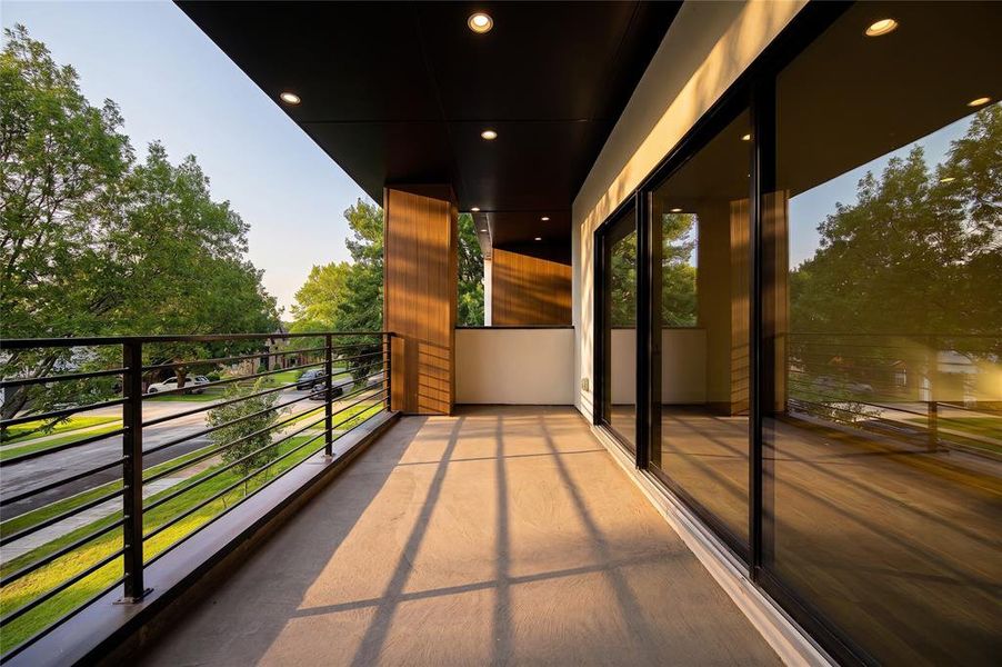 Exterior details and patio area of a home in , Dallas (Image 3).