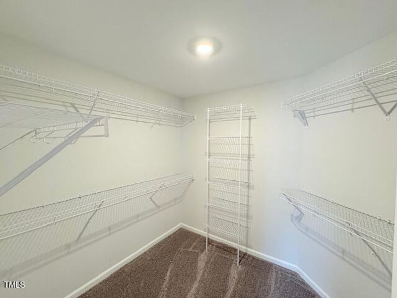 KF 427 Walk-in Closet