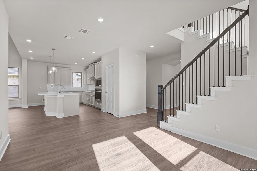 Spacious, unfurnished interior of a new home in Nopal Valley, San Antonio (Image 22).