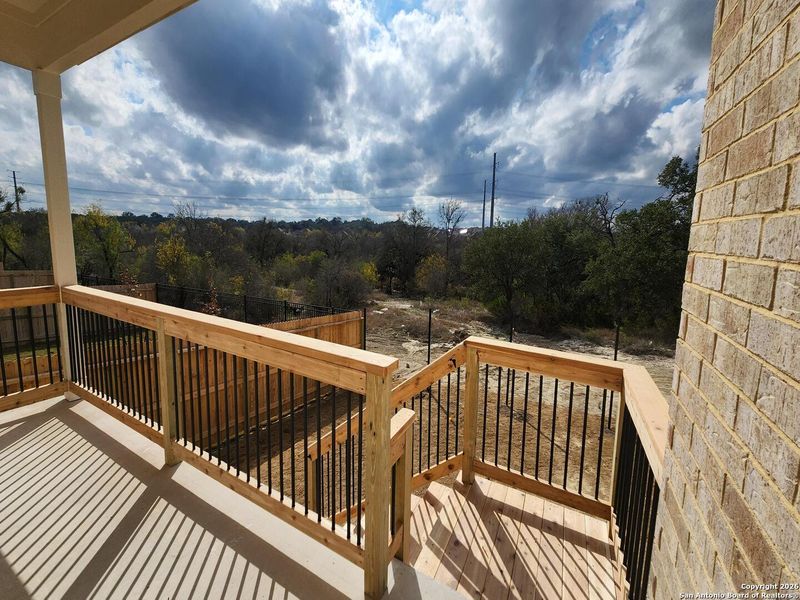 Exterior details and patio area of a home in Arcadia Ridge, San Antonio (Image 3).