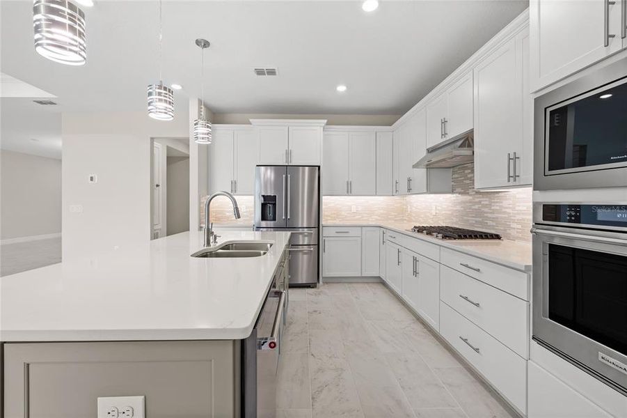 Furnished interior view inside a new home in , Mount Dora (Image 16).