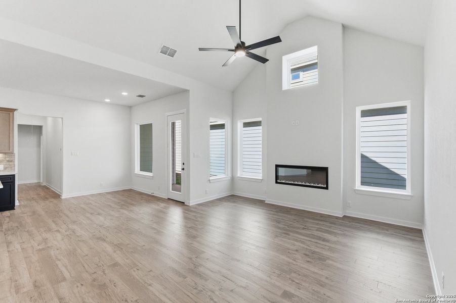 Spacious, unfurnished interior of a new home in The Crossvine – Garden Homes, Schertz (Image 27).