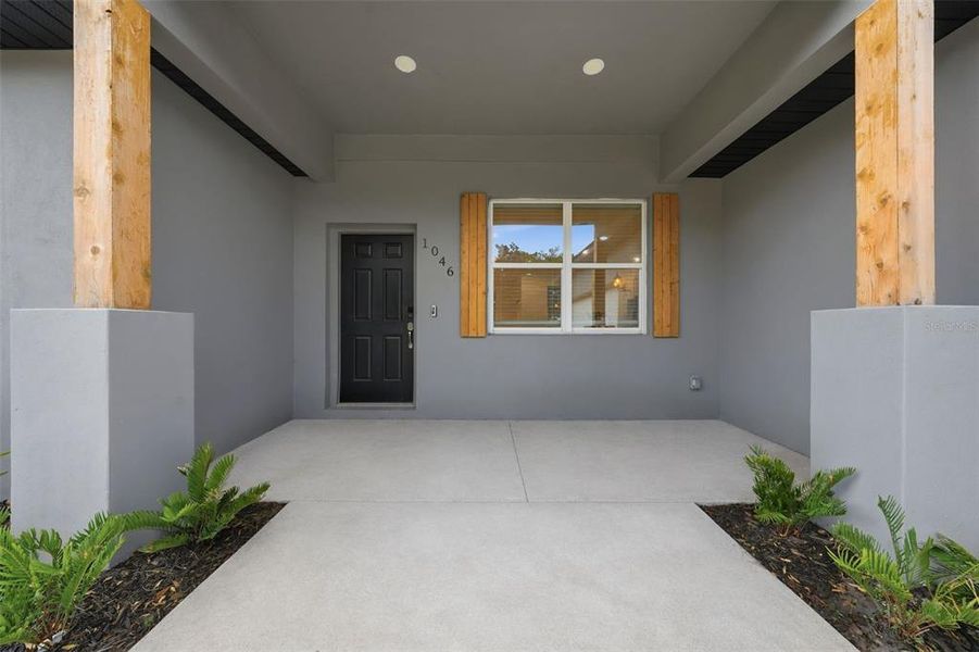 Exterior details and patio area of a home in , Altamonte Springs (Image 23).
