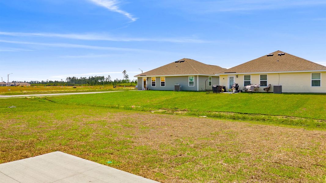 Exterior details and patio area of a home in Liberty, Panama City (Image 24).