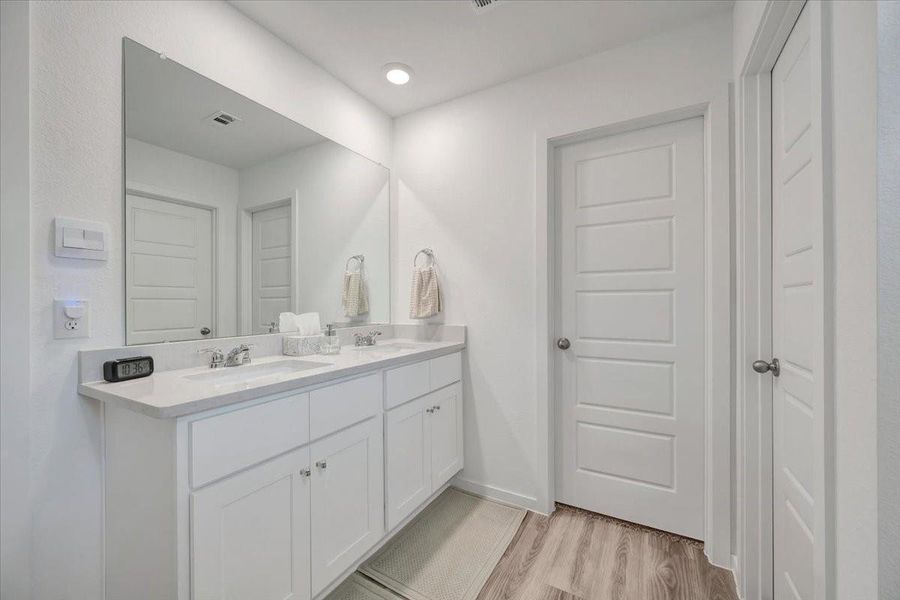 Furnished interior view inside a new home in Pelican Pointe, Texas City (Image 17).