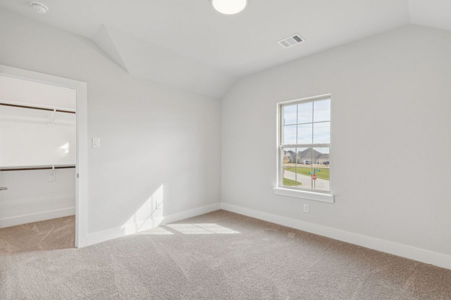 Representative unfurnished interior of a home built from the Emerson by Centre Living Homes in Lakeway Estates, Waxahachie (Image 24).