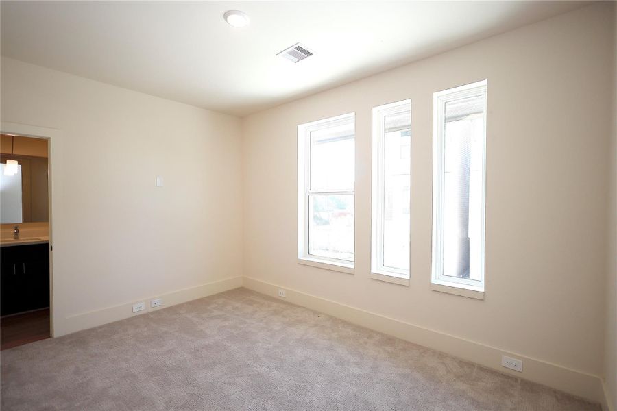 Spacious, unfurnished interior of a new home in , Houston (Image 18).