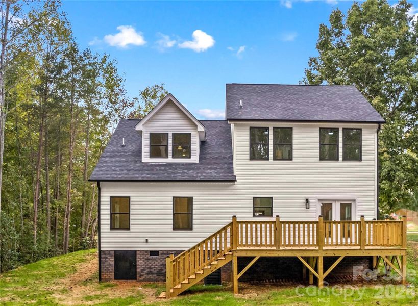 Home is stunning with brick & vinyl siding. Home is stunning with brick & vinyl siding.