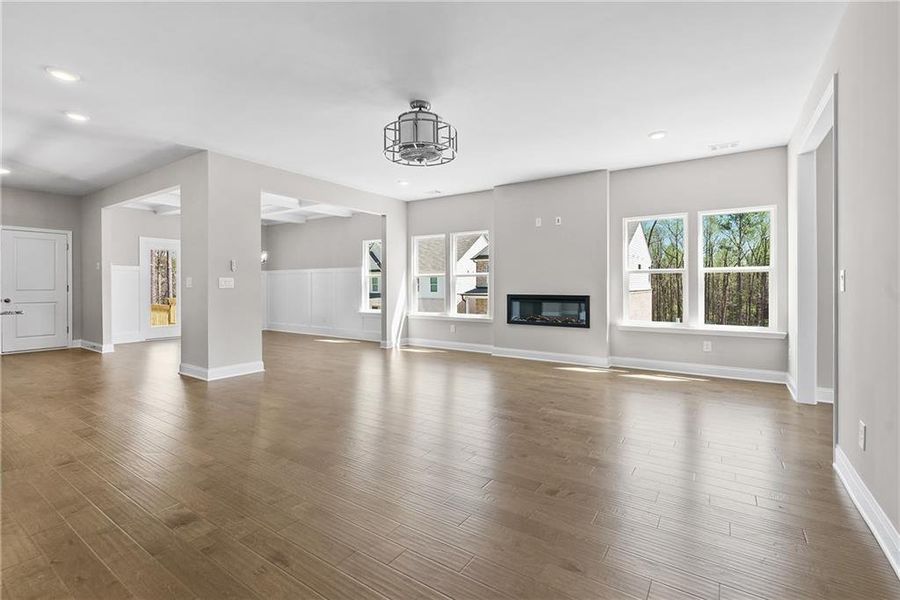 Spacious, unfurnished interior of a new home in Edenglen, Buford (Image 13).