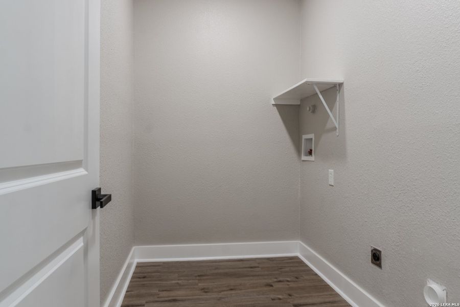 Spacious, unfurnished interior of a new home in , Lytle (Image 39).