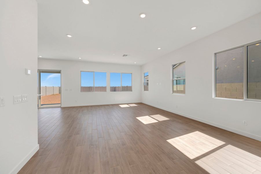 Spacious, unfurnished interior of a new home in Soleo, San Tan Valley (Image 18).