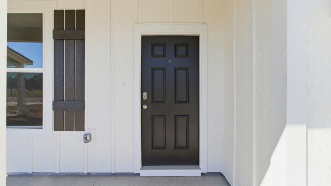 Exterior details and patio area of a home in Misting Springs, Crawfordville (Image 4).