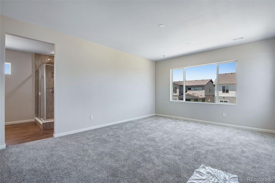 Spacious, unfurnished interior of a new home in Reunion Ridge, Commerce City (Image 41).