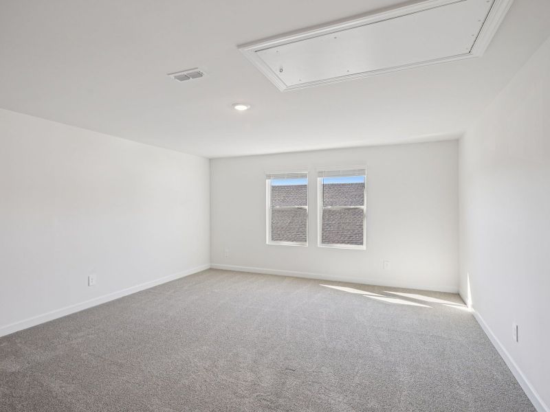 Spacious, unfurnished interior of a new home in Nelson's Creek, Mocksville (Image 12).