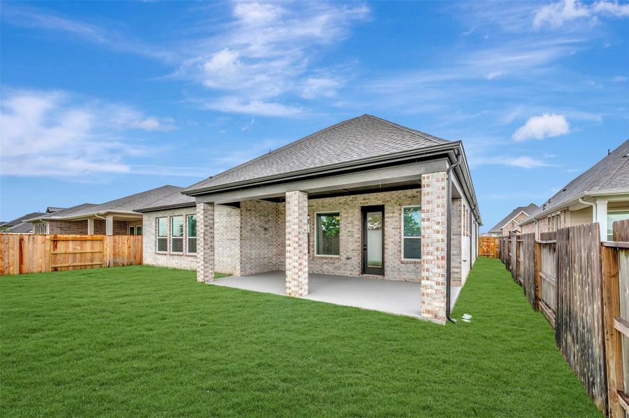 Exterior details and patio area of a home in Oakwood Estates, Waller (Image 4).