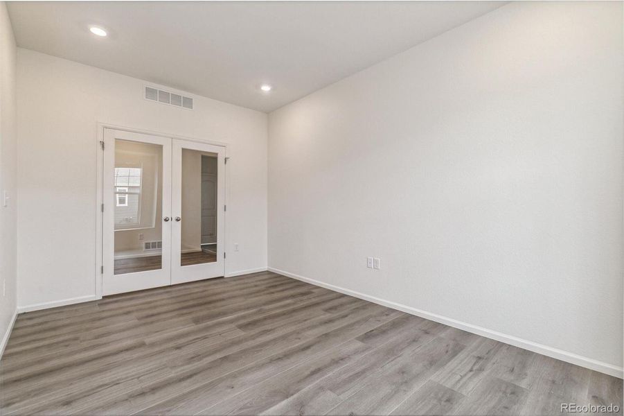 Spacious, unfurnished interior of a new home in Farmlore, Brighton (Image 29).