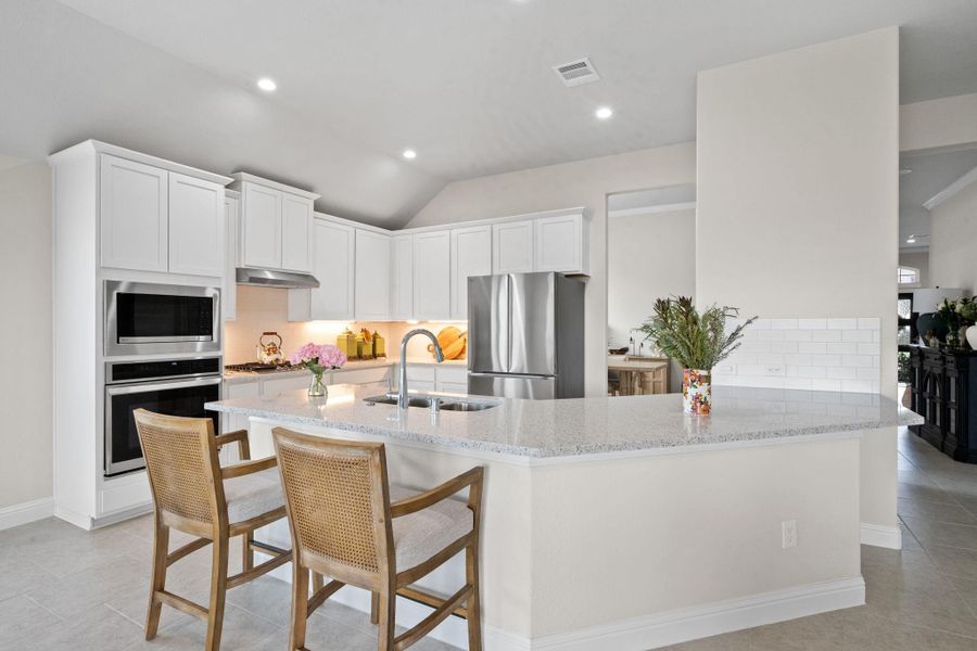 Furnished interior view inside a new home in Champions Forest 90', Mont Belvieu (Image 5).