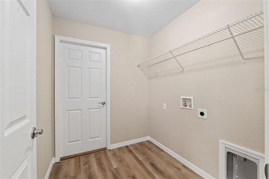 Spacious, unfurnished interior of a new home in , Dunnellon (Image 24).