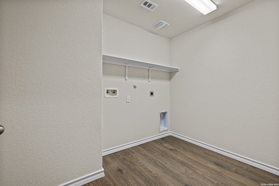 Spacious, unfurnished interior of a new home in Avenida, Converse (Image 13). Spacious, unfurnished interior of a new home in Avenida, Converse (Image 13).