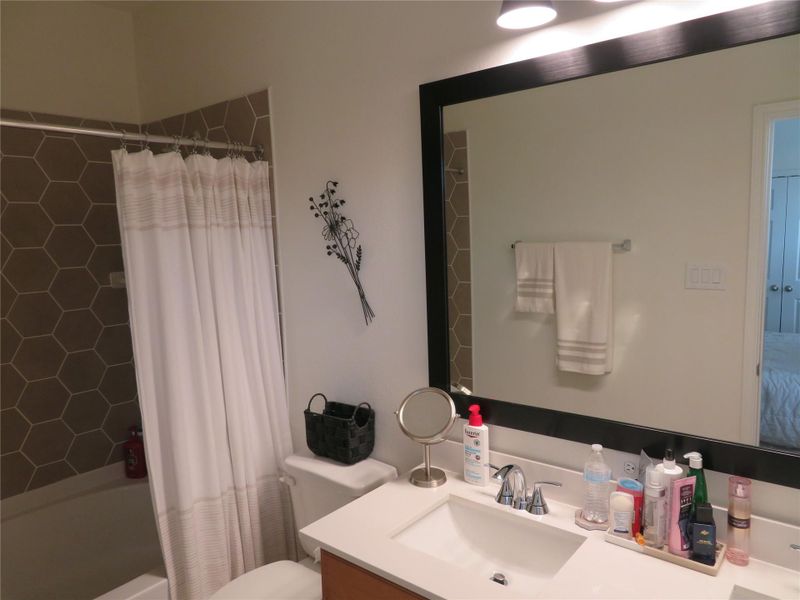 Furnished interior view inside a new home in Sagecrest Trails, Conroe (Image 15). Furnished interior view inside a new home in Sagecrest Trails, Conroe (Image 15).