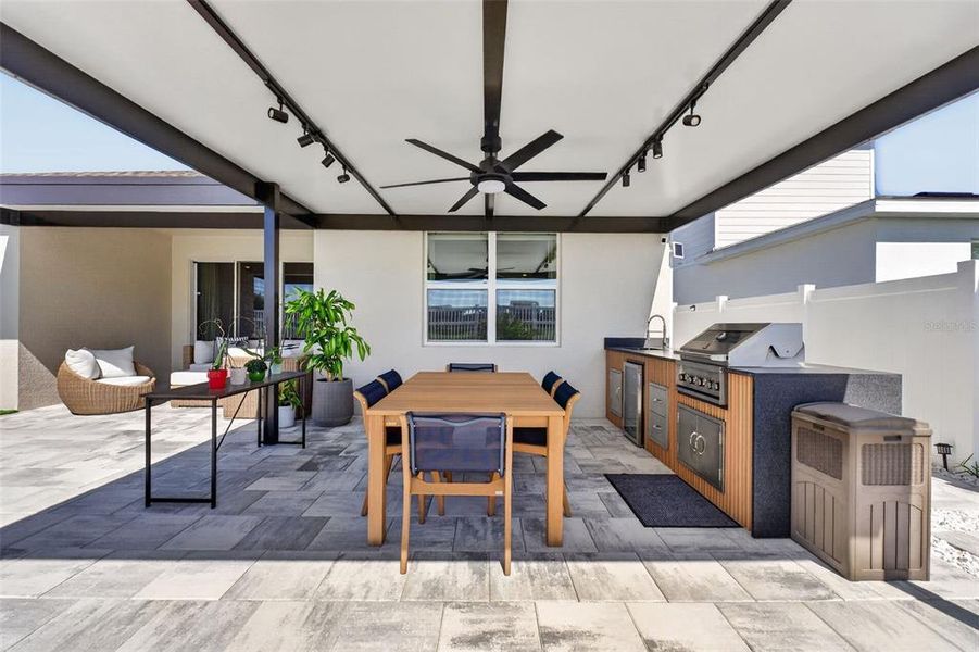Exterior details and patio area of a home in , Winter Garden (Image 36).