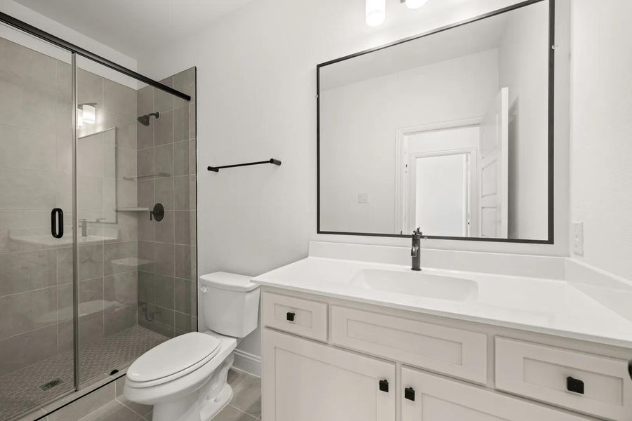 The Eastland II Full Bath