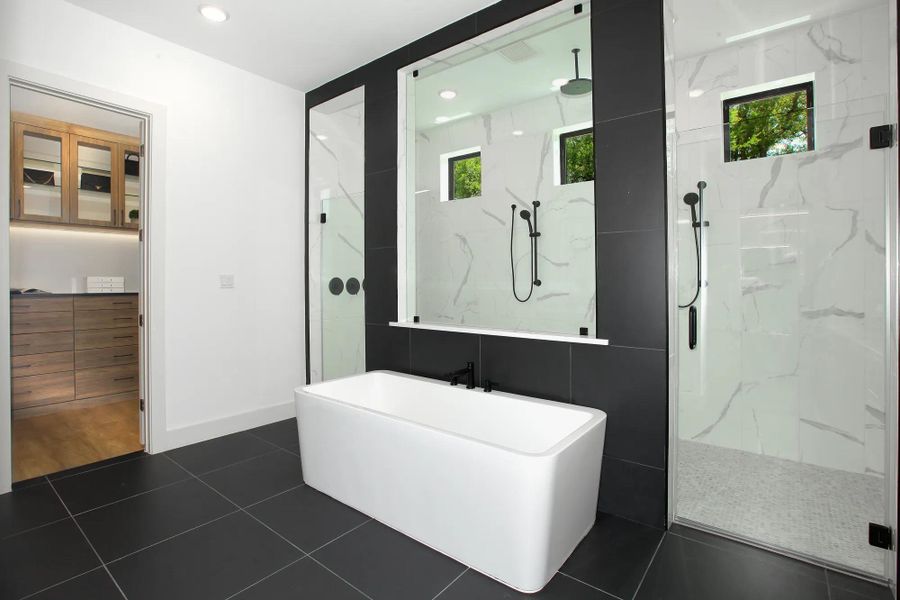 The Lynmar II Primary Bath