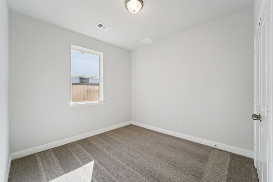 Spacious, unfurnished interior of a new home in Evergreen 40', Conroe (Image 37).