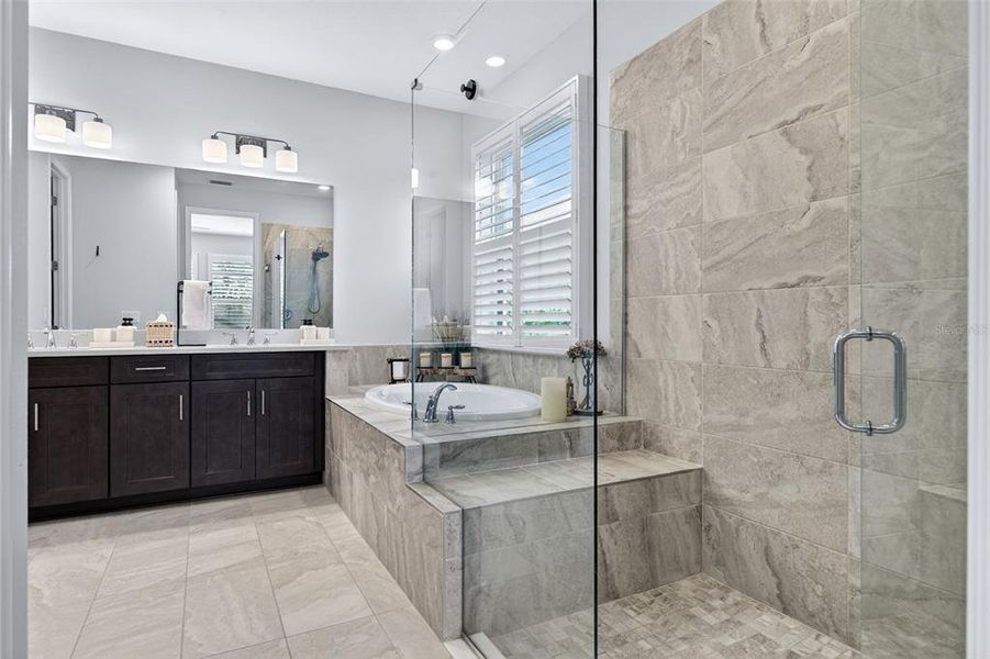 Furnished interior view inside a new home in , Lakewood Ranch (Image 12).