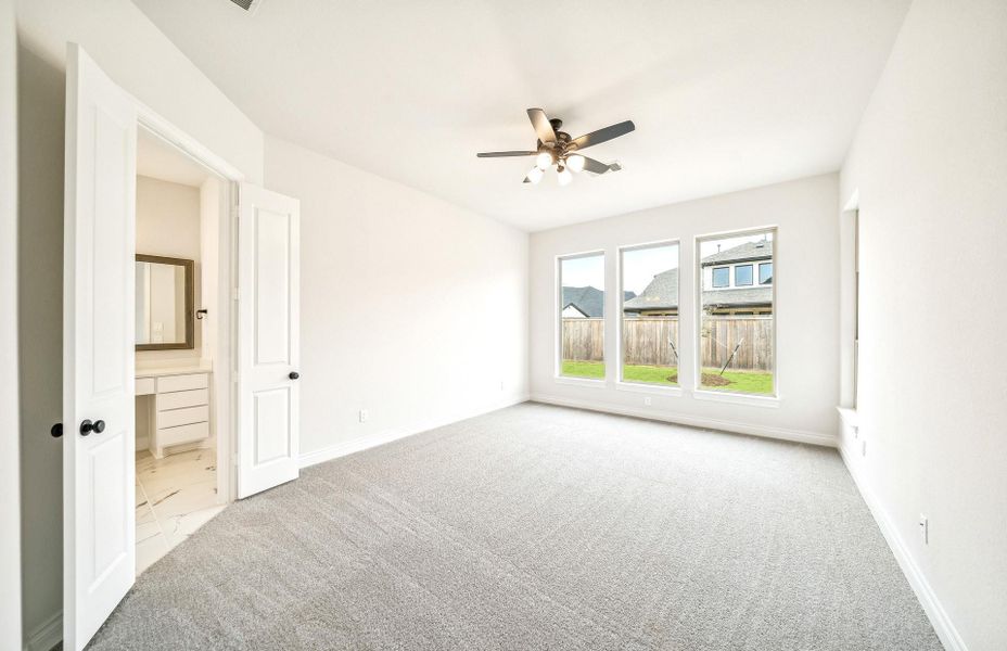 Spacious, unfurnished interior of a new home in Bridgeland 60′, Cypress (Image 24).
