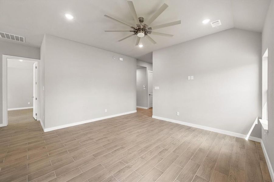 Spacious, unfurnished interior of a new home in , Kerens (Image 31).