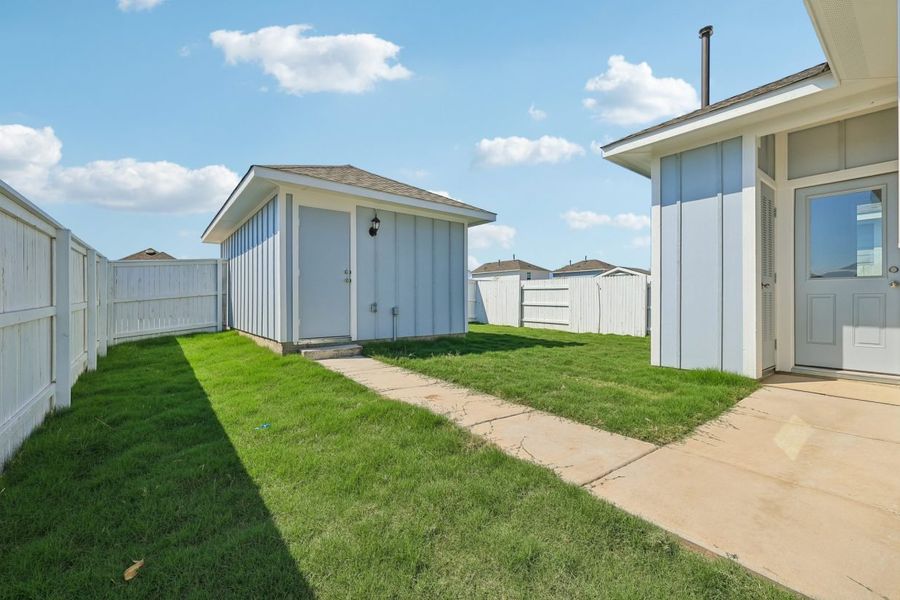 Exterior details and patio area of a home in Harvest Ridge, Elgin (Image 16).