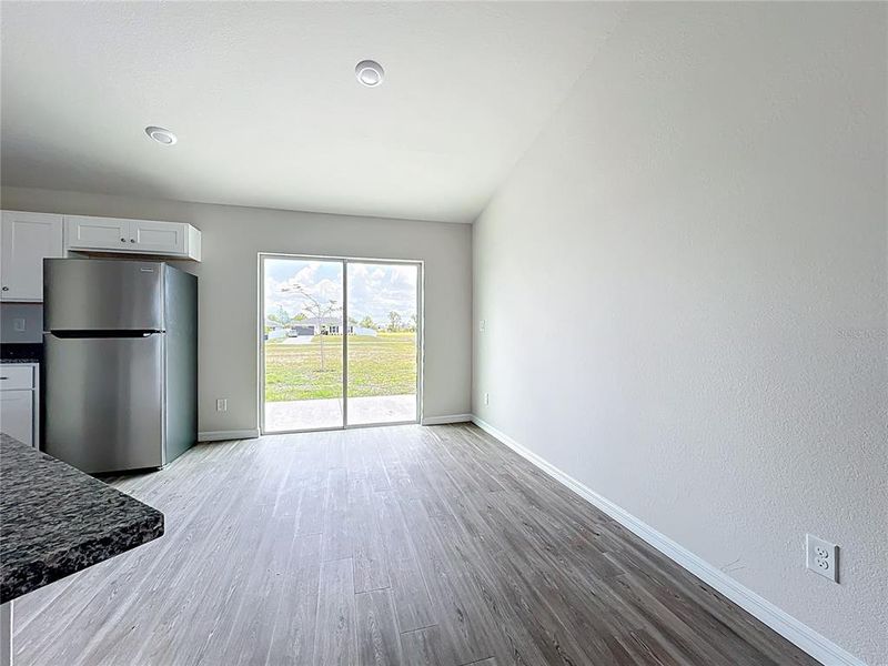 Spacious, unfurnished interior of a new home in , Cape Coral (Image 8).