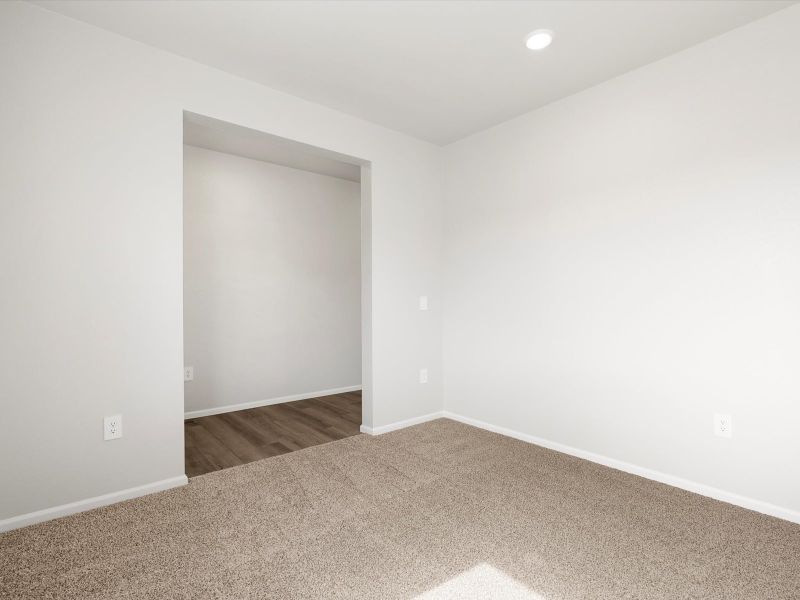 Spacious, unfurnished interior of a new home in Lake Bluff, Greeley (Image 13).