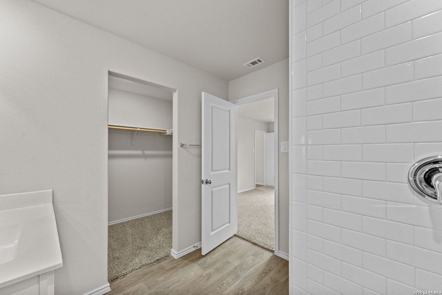 Spacious, unfurnished interior of a new home in Swenson Heights, Seguin (Image 19).
