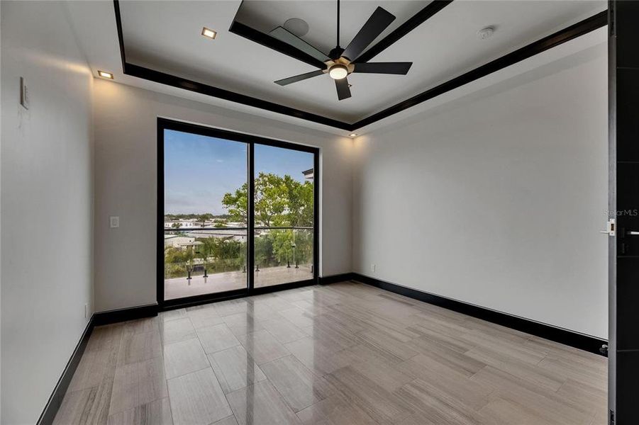Spacious, unfurnished interior of a new home in , Apollo Beach (Image 62).