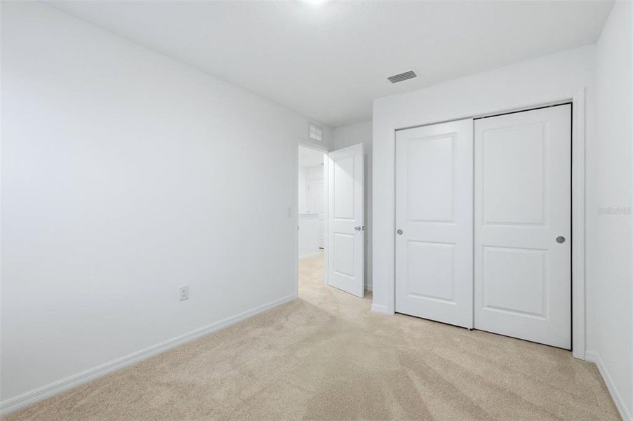 Spacious, unfurnished interior of a new home in , Sarasota (Image 15).
