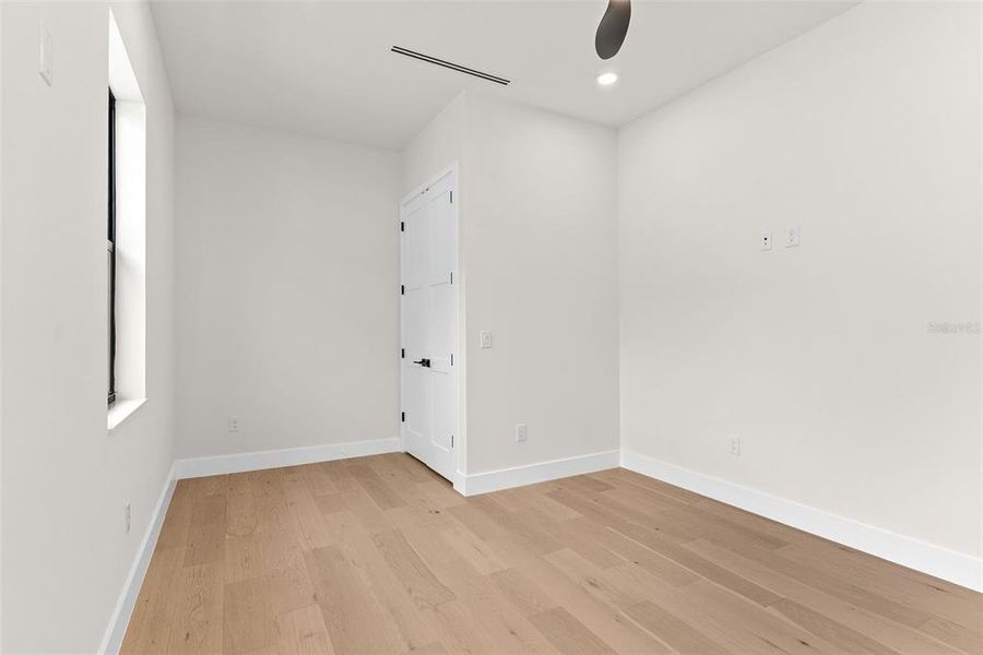 Spacious, unfurnished interior of a new home in , Tampa (Image 22).