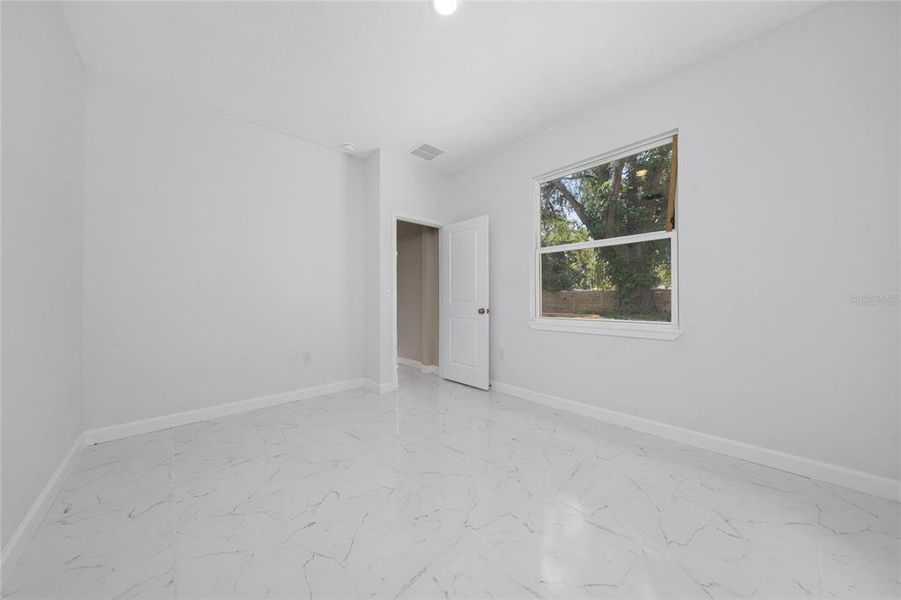 Spacious, unfurnished interior of a new home in , Orlando (Image 9).