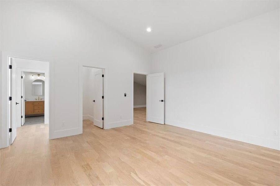 Spacious, unfurnished interior of a new home in , Bremen (Image 54).