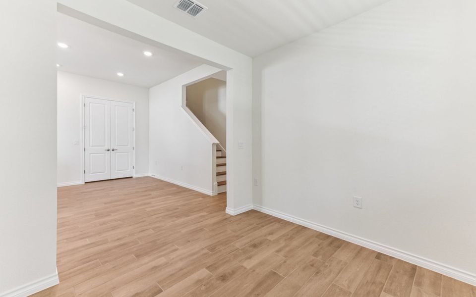 Spacious, unfurnished interior of a new home in Villas at Kissing Tree, San Marcos (Image 16).