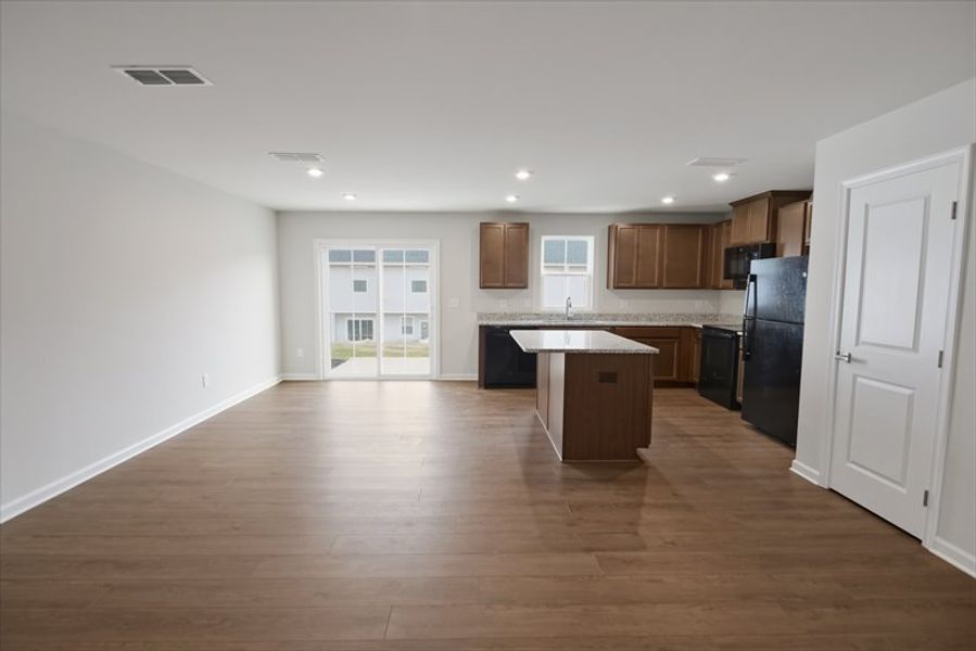 Spacious, unfurnished interior of a new home in Canterbrook Farms, Fountain Inn (Image 13).