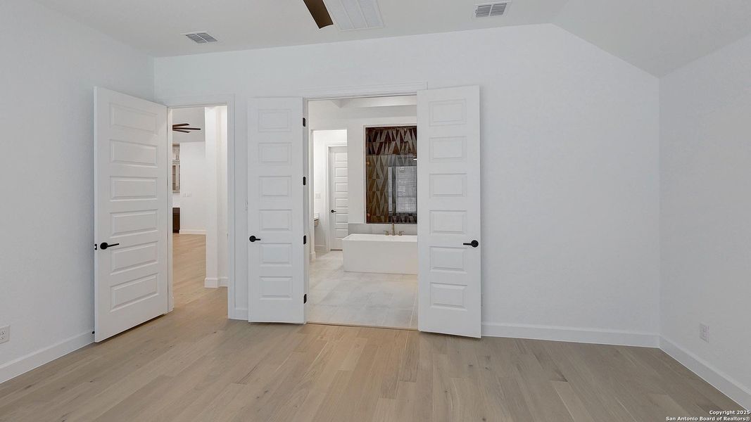 Spacious, unfurnished interior of a new home in The Dominion 70', San Antonio (Image 17). Spacious, unfurnished interior of a new home in The Dominion 70', San Antonio (Image 17).