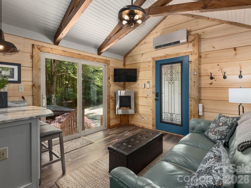 Image 10 of a home in .