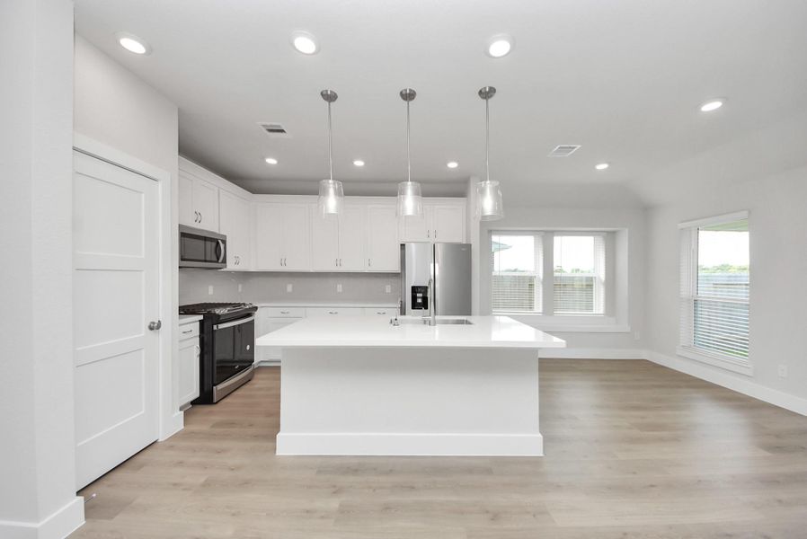 Furnished interior view inside a new home in Sunrise Cove: Landmark Collection, Texas City (Image 10).