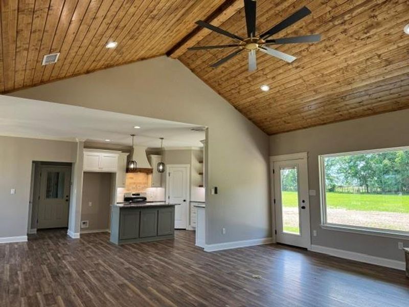 Spacious, unfurnished interior of a new home in , Yantis (Image 18).