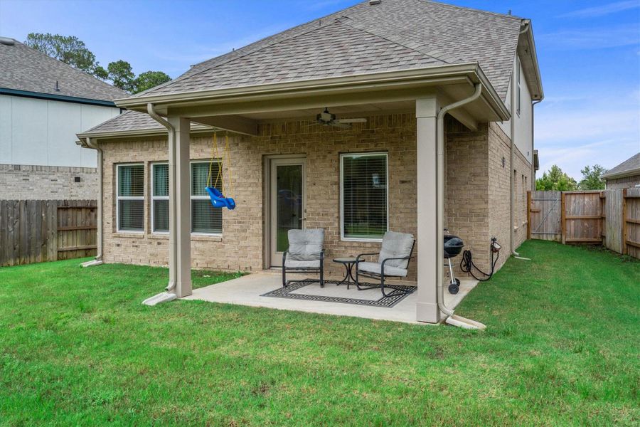 Exterior details and patio area of a home in Sorella, Tomball (Image 4).