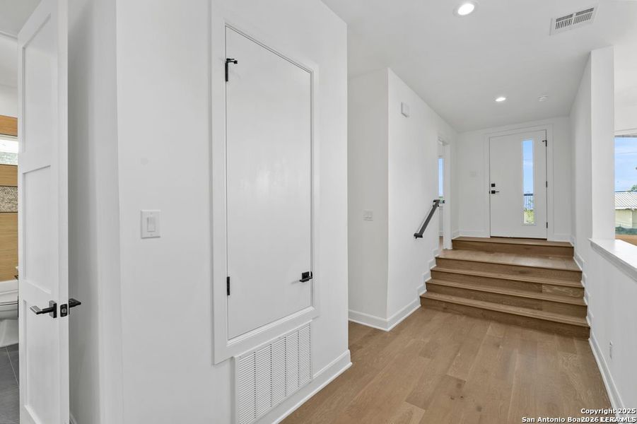 Spacious, unfurnished interior of a new home in , San Antonio (Image 14).