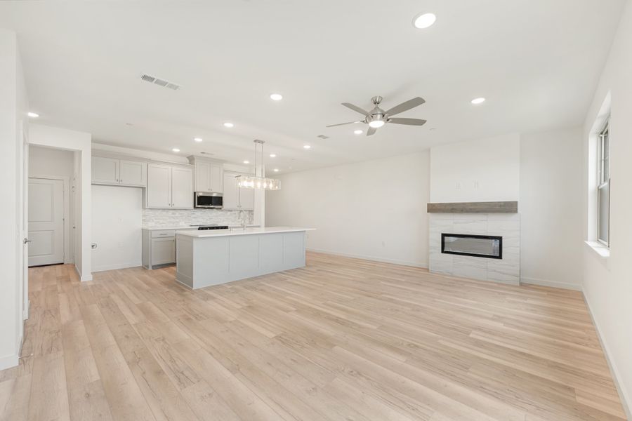 Spacious, unfurnished interior of a new home in Wildridge, Oak Point (Image 36). Spacious, unfurnished interior of a new home in Wildridge, Oak Point (Image 36).