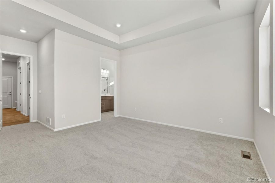 Spacious, unfurnished interior of a new home in Talon Pointe, Thornton (Image 24).